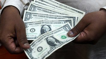 Pakistani authorities crack down on smuggling of US dollars to Afghanistan