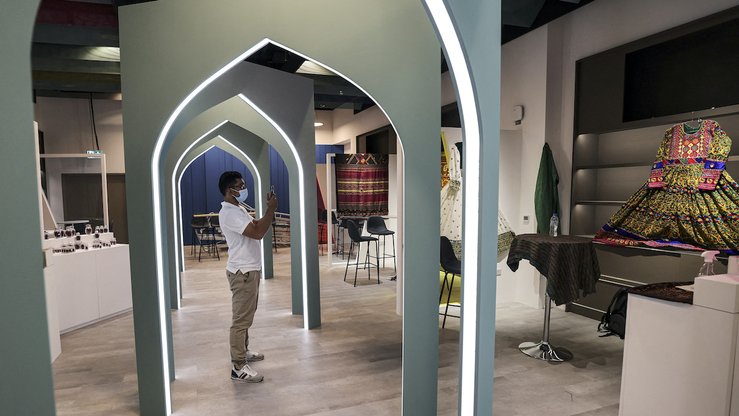 Afghan antique dealer highlights Afghanistan's past, hope for the future