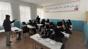 کمک های مالی دروازه های مکتب تاجیکستان را برای کودکان افغان باز نگه می دارد