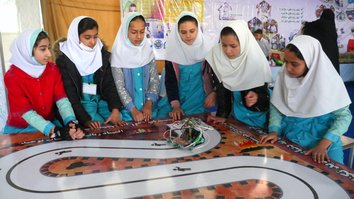 د روبوټونو جوړونې پروګرام د افغان نجونو پیاوړتیا ته دوام ورکوي