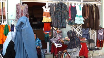 زنان تجار برای حفظ کردن تجارت ها در بلخ با محدودیت ها مبارزه می کنند