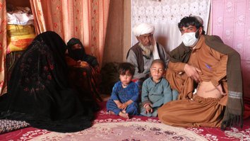 نهیلي افغانان د سختیو په بدترېدلو سره خپل پښتورګي خرڅوي