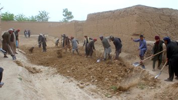 پروژه کار در بدل گندم برای هزاران نفر در تخار شغل ایجاد کرده است