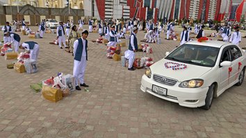 بې وزلۍ ۷۰ افغان جوړې مجبورې کړې چې په ډله ییز ډول واده وکړي