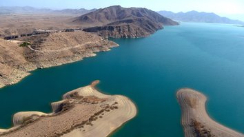ایران با سوء استفاده از بحران اقتصادی افغانستان در تلاش آنست تا حق آبه را تامین کند