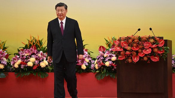 Chinese President Xi Jinping leaves the podium following his speech after a ceremony to inaugurate Hong Kong's new leader and government on July 1, the 25th anniversary of the city's handover from Britain to China. [Selim Chtayti/Pool/AFP]