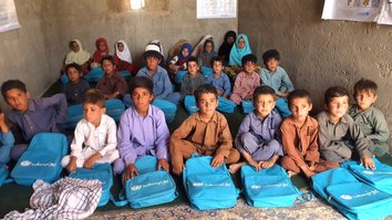 یونیسف په نیمروز کې ۱۸۰۰۰ ماشومانو ته د لومړنیو ښوونځیو زده کړې برابروي