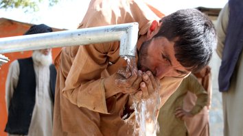 په بدخشان کې د اوبو رسونې پروژې په سلګونو کورنیو ته د څښلو اوبه برابرې کړلې