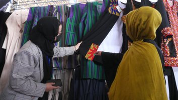 زنان تاجر در هرات نمایشگاهی را برای رونق فروش و تقویهء اقتصاد برگزار کردند