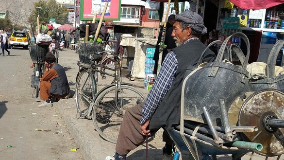 A labourer waits to find work November 1 in Kabul. [Aminullah/Salaam Times]