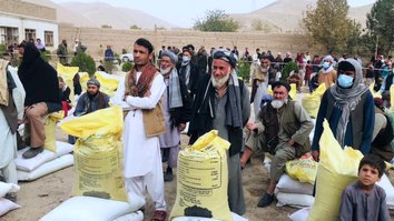 ملګرو ملتونو د کندوز په زرګونو بزګرانو ته اصلاح شوي تخمونه او کېمیاوي سره ووېشل
