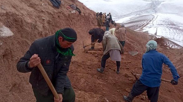 Local residents take part in a road construction project funded by the WFP in Chal district, Takhar province, on January 24. [Takhar Rural Rehabilitation and Development Directorate]