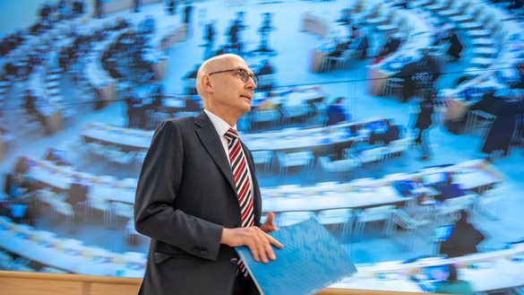 ولکر ترک، کمیسارعالی حقوق بشر ملل متحد به تاریخ ۱۵ماه حوت به جلسه پنجاه و دومین شورای حقوق بشر سازمان ملل در جنیوای، سوئیس می رسد. [فابریس کوفرینی/ خبرگزاری فرانسه]