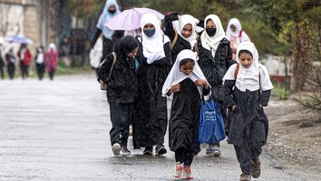 کورنۍ د خپلو لوڼو د زده کړو په خاطر له افغانستان څخه وځي