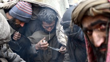 بې وزلۍ او بېکارۍ په بلخ کې په نشه ييزو توکو د روږدو کسانو شمېر زیات کړی دی