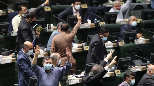 تعدادی از نمایندگان مجلس ایران با پیش نویس لایحه ای که دسترسی کاربران به انترنت را محدود می کند موافق نیستند. [فرارو]