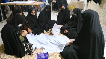 په هرات کې د پوهنتون استادان د خیاطۍ د ورکشاپ له لارې د نجونو ژوند ژغوري