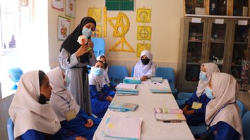 یک تاجر در هرات برای صدها دختر افغان آموزش رایگان فراهم کرده است