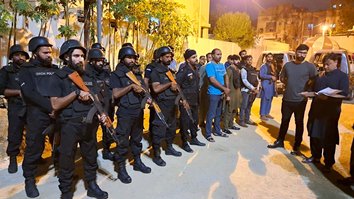 ایران تحت فشار برای توقف پناه دادن به گروه های شورشی پاکستانی است