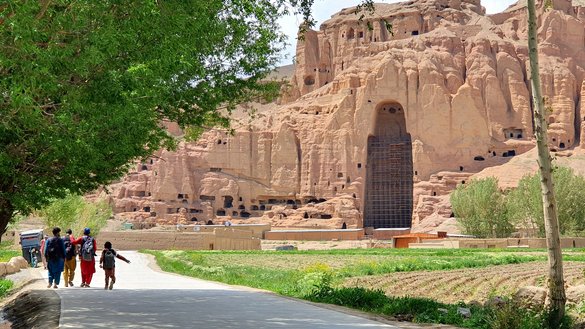 Students on May 25 pass by the site of a Buddha statue that was destroyed in 2001 in Bamiyan. This site has attracted many foreign tourists in recent years. [Husain Rezayee/Salaam Times]