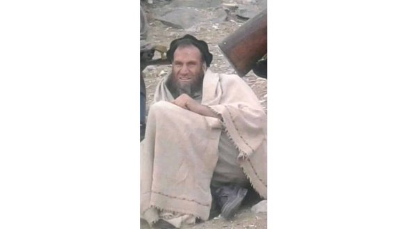 عکس منتشر شده آنلاین گفته میشود که حاجی موسی، یک فرمانده کلیدی داعش خراسان، را نشان میدهد که در ۲۲ اسد در ننگرهار، افغانستان، کشته شد. تحلیلگران میگویند عملیات جهانی ضد داعش برای اعضای این گروه جایی برای پنهان شدن باقی نمیگذارد.