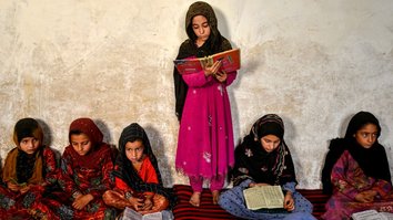 جنگ گروه‌ افراطی علیه آموزش، نسل بعدی جنگجویان را پرورش می‌ دهد