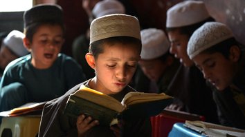 په ښوونځیو کې د ترهګرو ډلو نفوذ تعلیم او تربیې ته زیان رسوي او د ماشومانو راتلونکې په خطر کې اچوي
