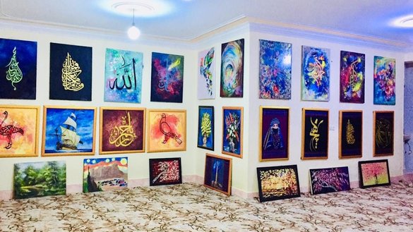 مجموعه ای از آثار هنری در گالری ارباب زاده در هرات به نمایش گذاشته شده است. [گالری ارباب زاده / فیس بوک]