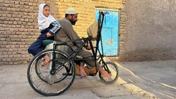 خانواده های افغان آموزش را بر افراط گرایی ترجیح می دهند
